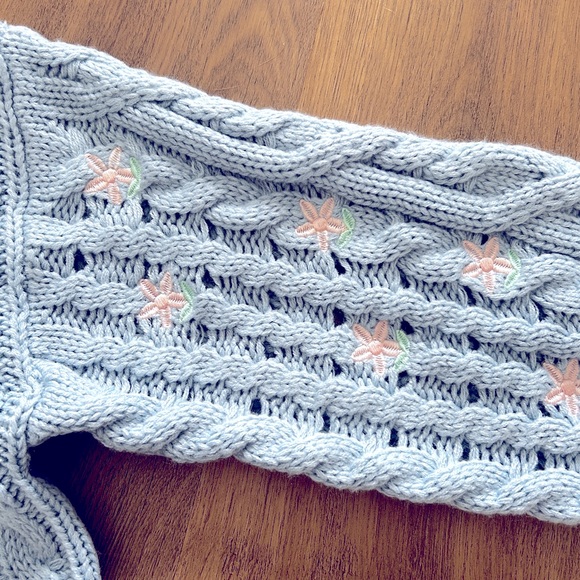 COPY - Sky & Sparrow cropped embroidered sweater - Picture 3 of 5